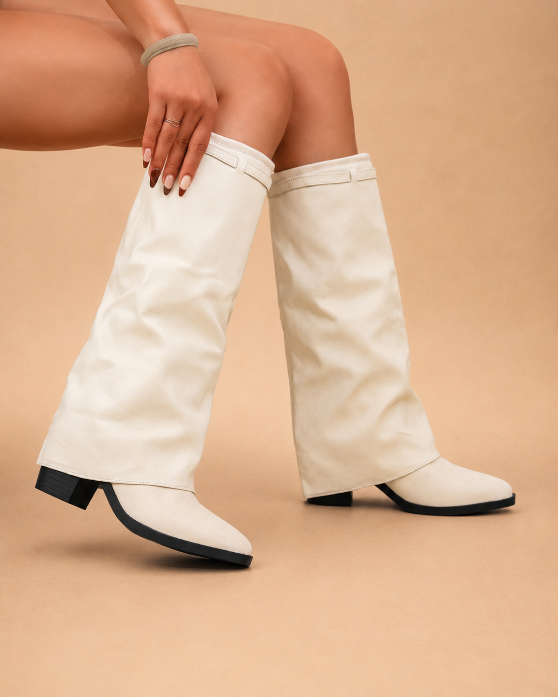 Botas Slouch de Cano Médio com Salto Bloco